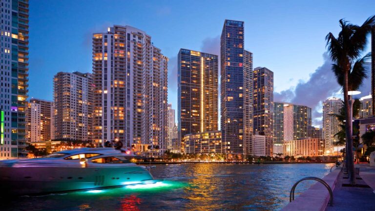 12 Most Popular Miami Nightclubs